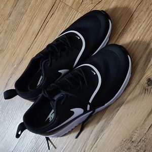 Nikes size 5.5 shoes new no box